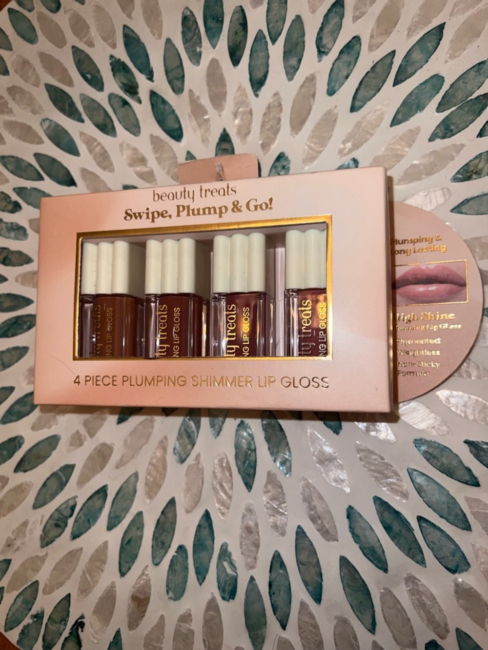 Beauty Treats - Swipe, Plump & Go! 4-Piece Plumping Shimmer Lip Gloss Set - Picture 2 of 6